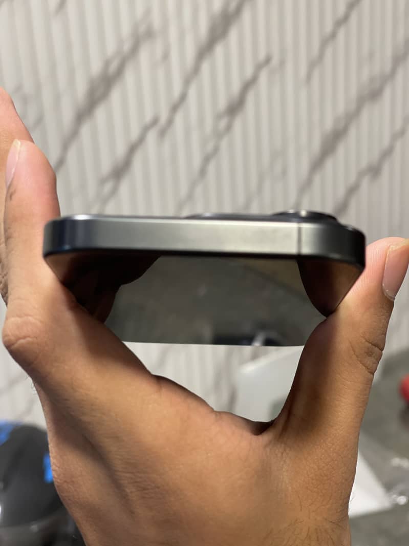 Apple iPhone 15 Pro 4