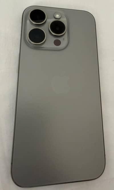 Apple iPhone 15 Pro Max 10/10, Titanium Silver with original box/cable