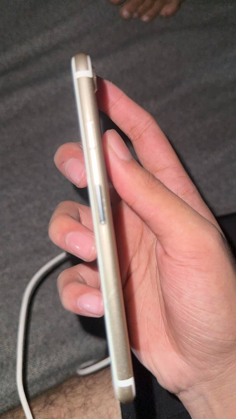 Apple iPhone 7 3