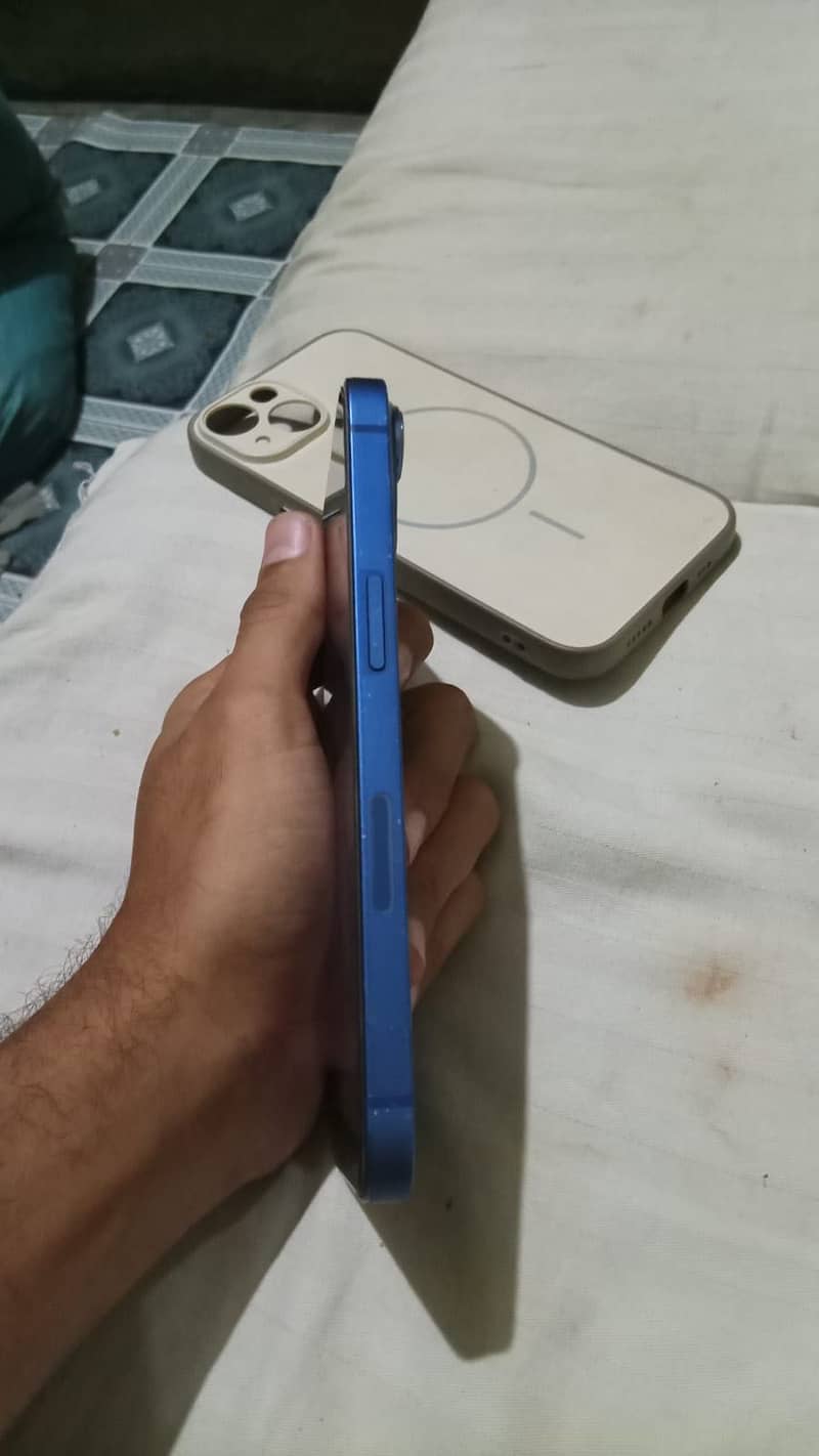 Apple iPhone 13 1