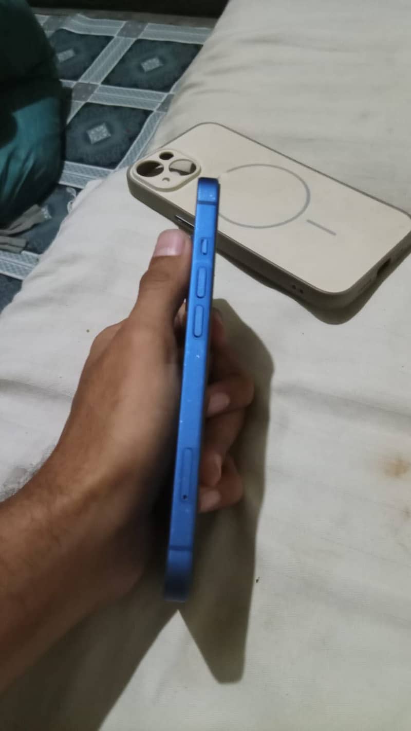 Apple iPhone 13 2