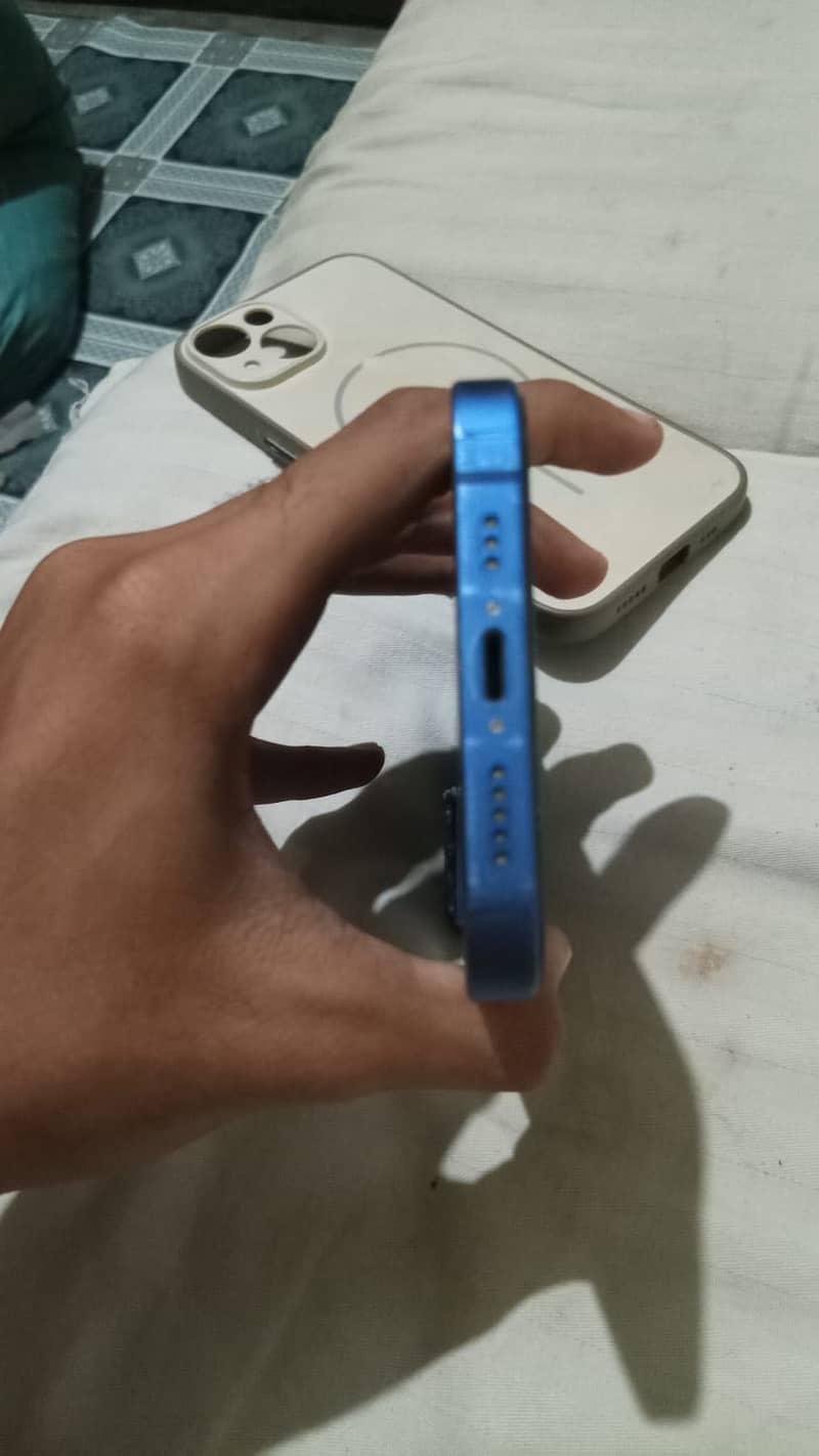 Apple iPhone 13 7