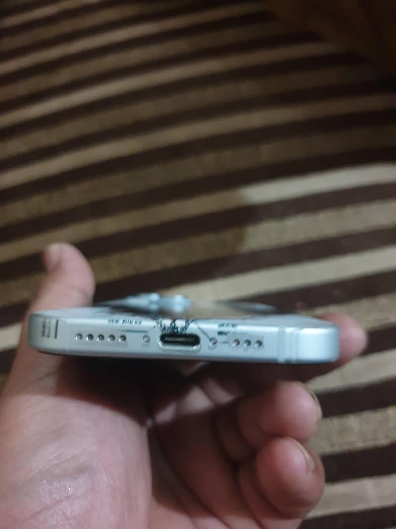 iPhone 15 2
