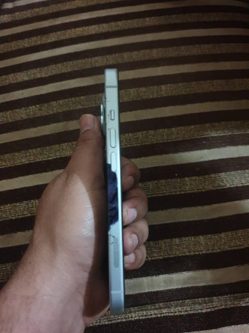 iPhone 15 3