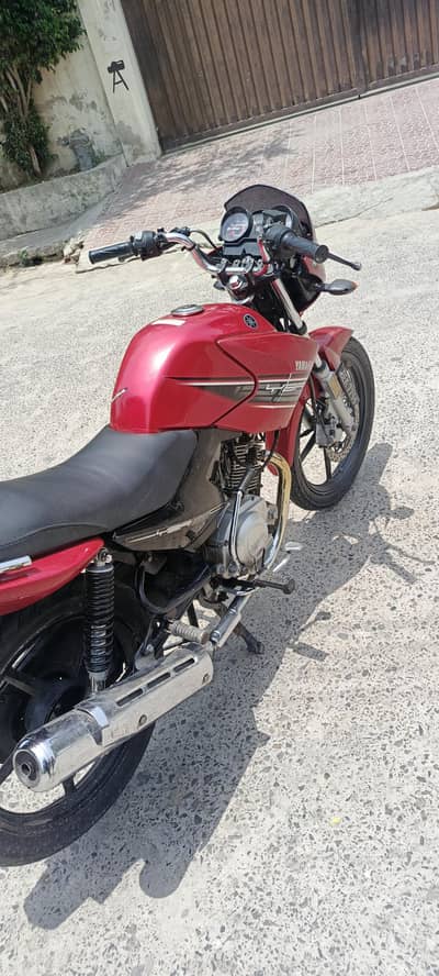 YBR 125 demand 2.1lac 2018 model