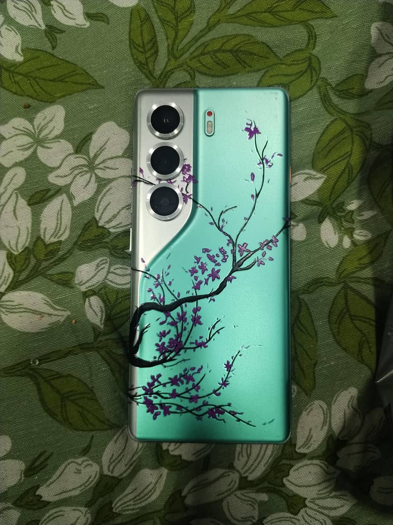 Tecno CAMON 40 Pro 0