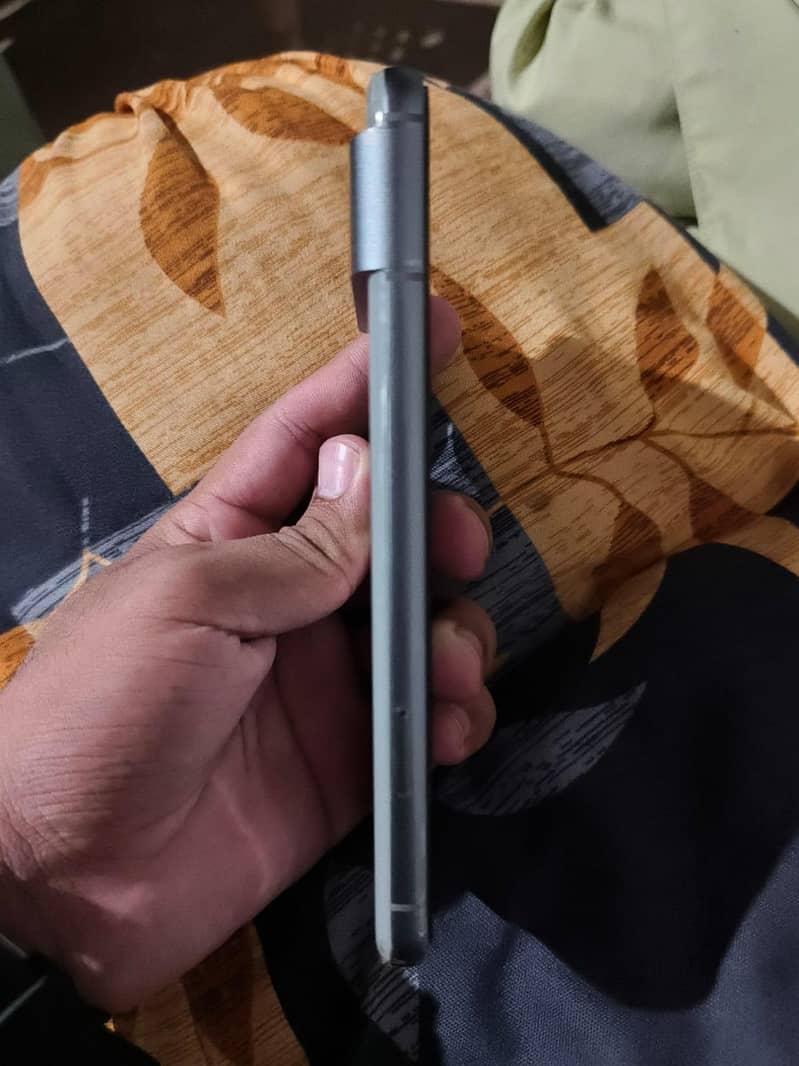 Google Pixel 8 4