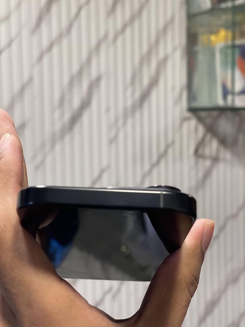 Apple iPhone 16 Pro 4