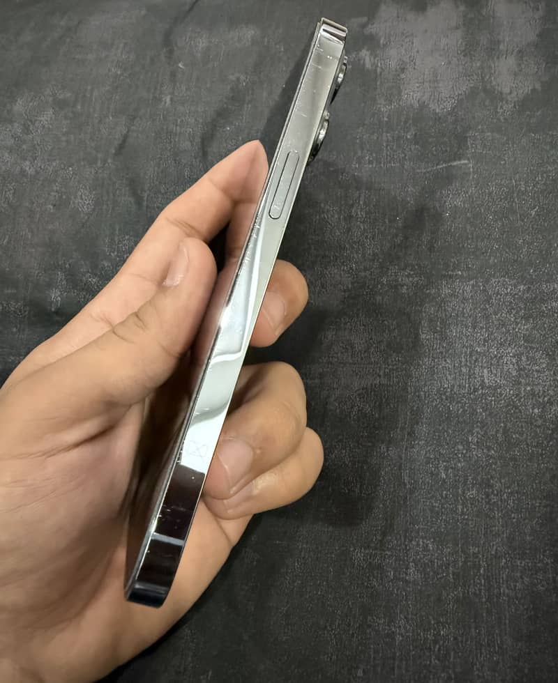 Apple iPhone 13 Pro 4