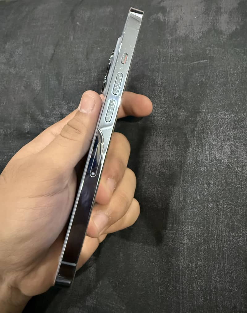 Apple iPhone 13 Pro 6