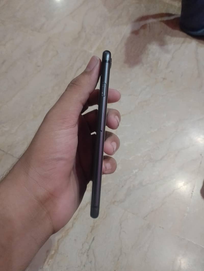 Apple iPhone 8 5