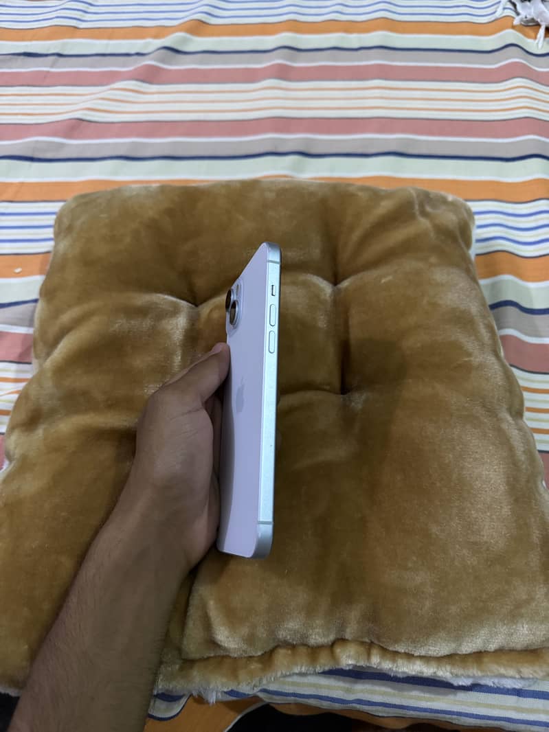 Apple iPhone 15 plus 4