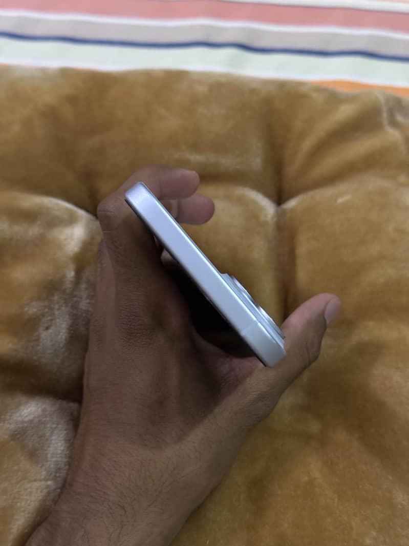 Apple iPhone 15 plus 6