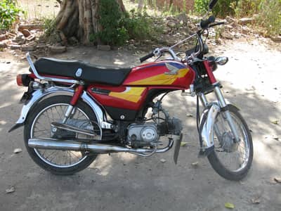 urgent sale for bike  20k sa kam waly time waste na kre