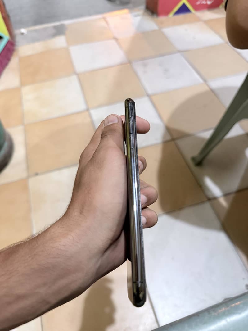 Apple iPhone XS Max 2