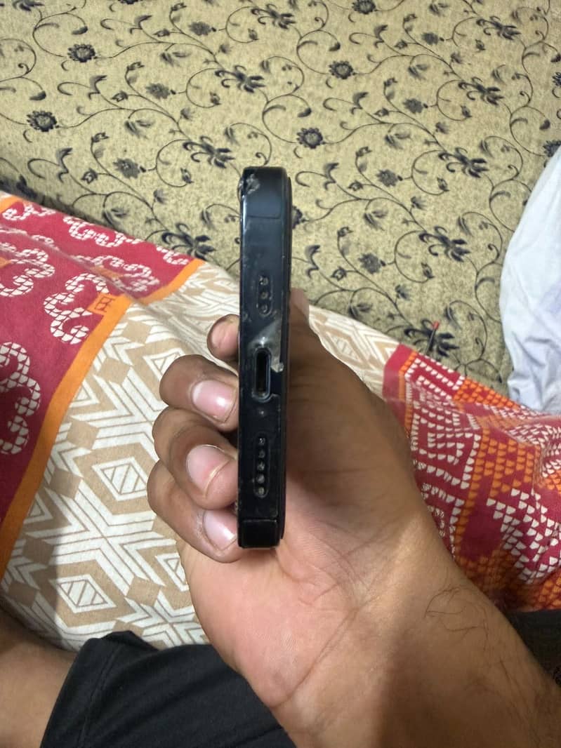 Apple iPhone 14 3