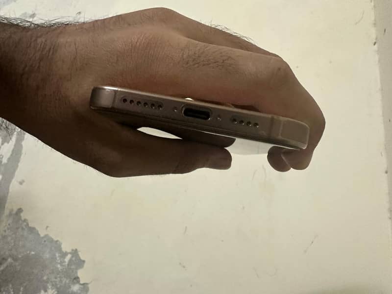 Apple iPhone 16 Pro Max 2