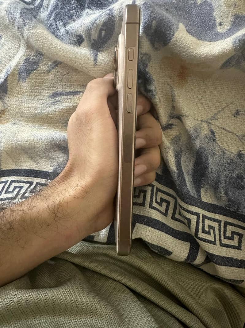 Apple iPhone 16 Pro Max 5