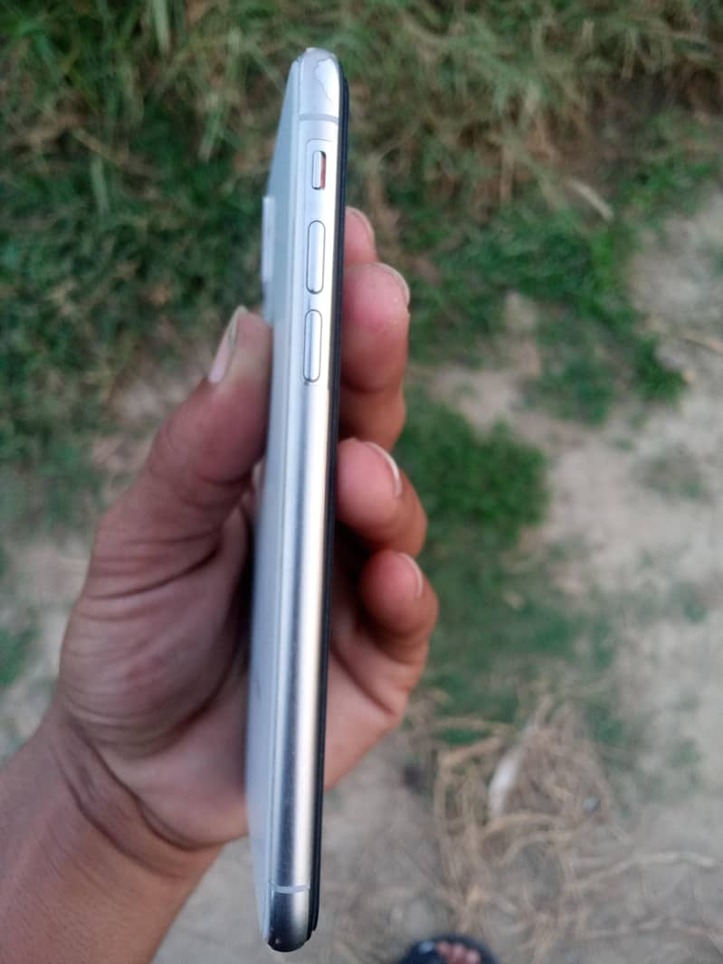 Apple iPhone X 4