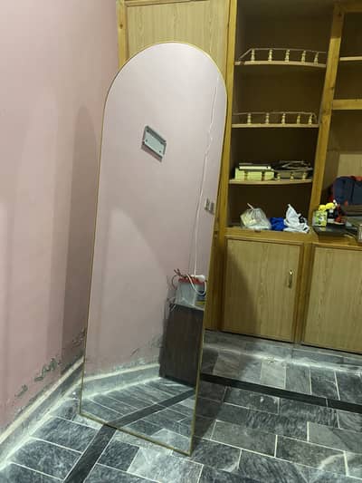 Stand mirror