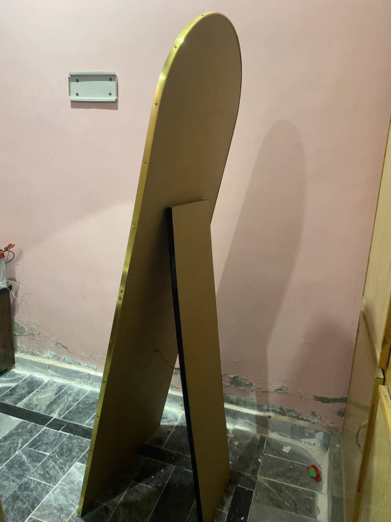Stand mirror 1