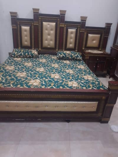 Bed with side table Matters dressing table