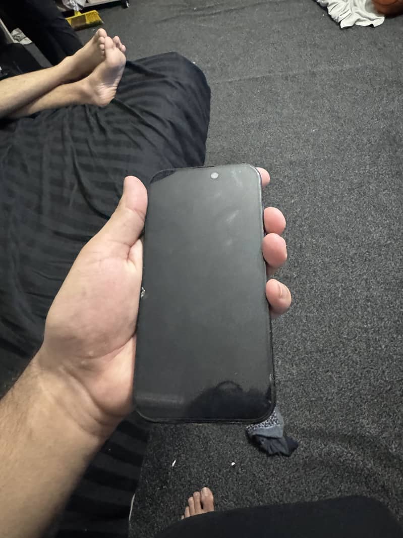 Apple iPhone 16 4