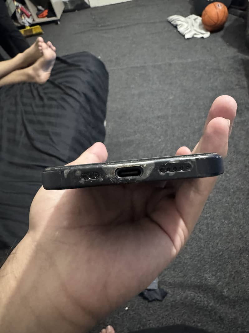 Apple iPhone 16 5