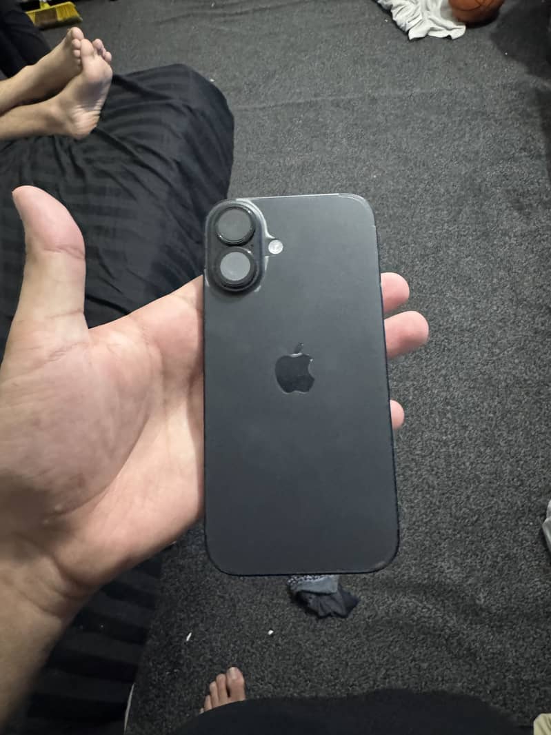 Apple iPhone 16 6