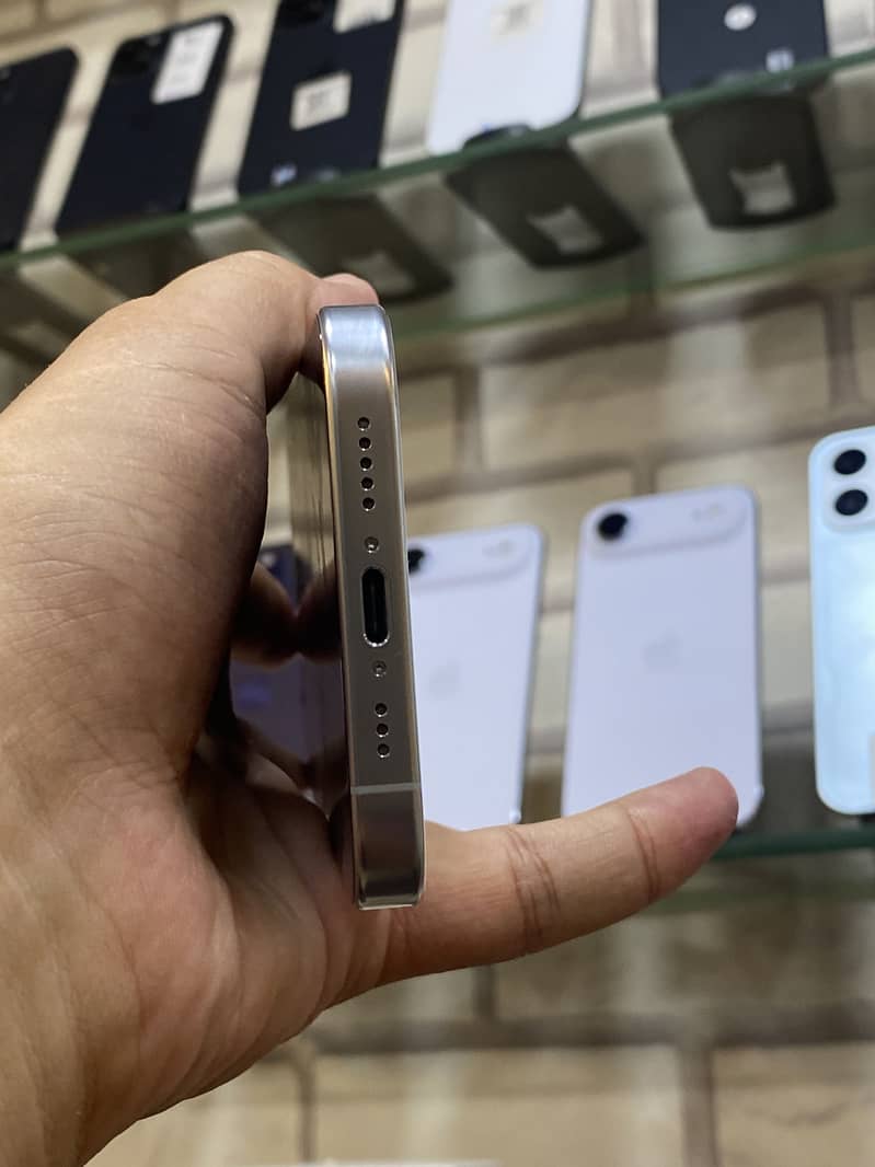 Apple iPhone 16 Pro 4