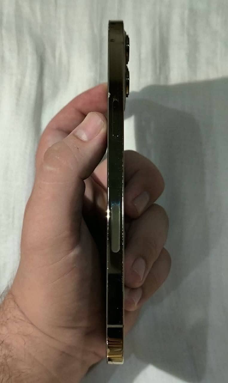 Apple iPhone 12 Pro Max 4