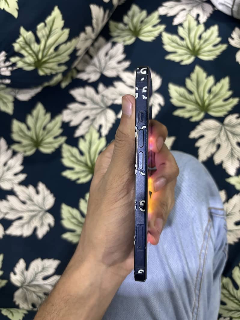 Apple iPhone 13 1