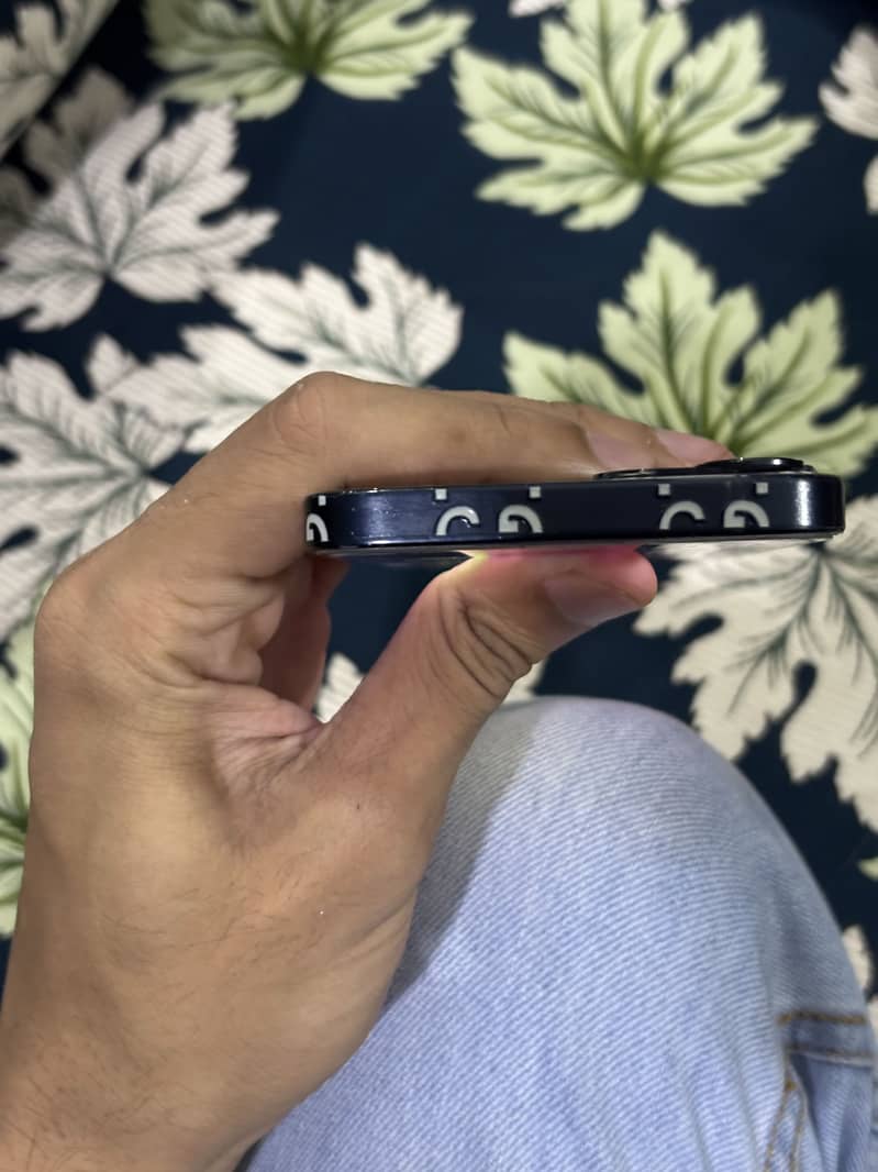 Apple iPhone 13 3