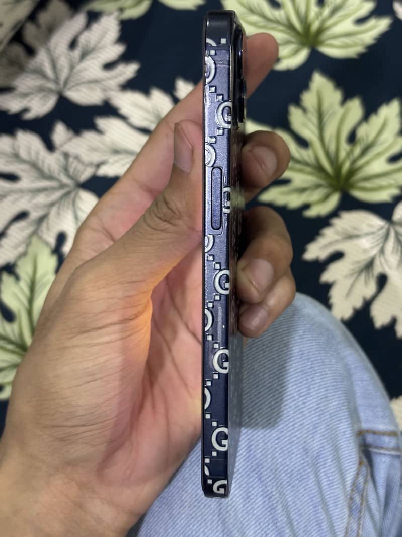 Apple iPhone 13 4
