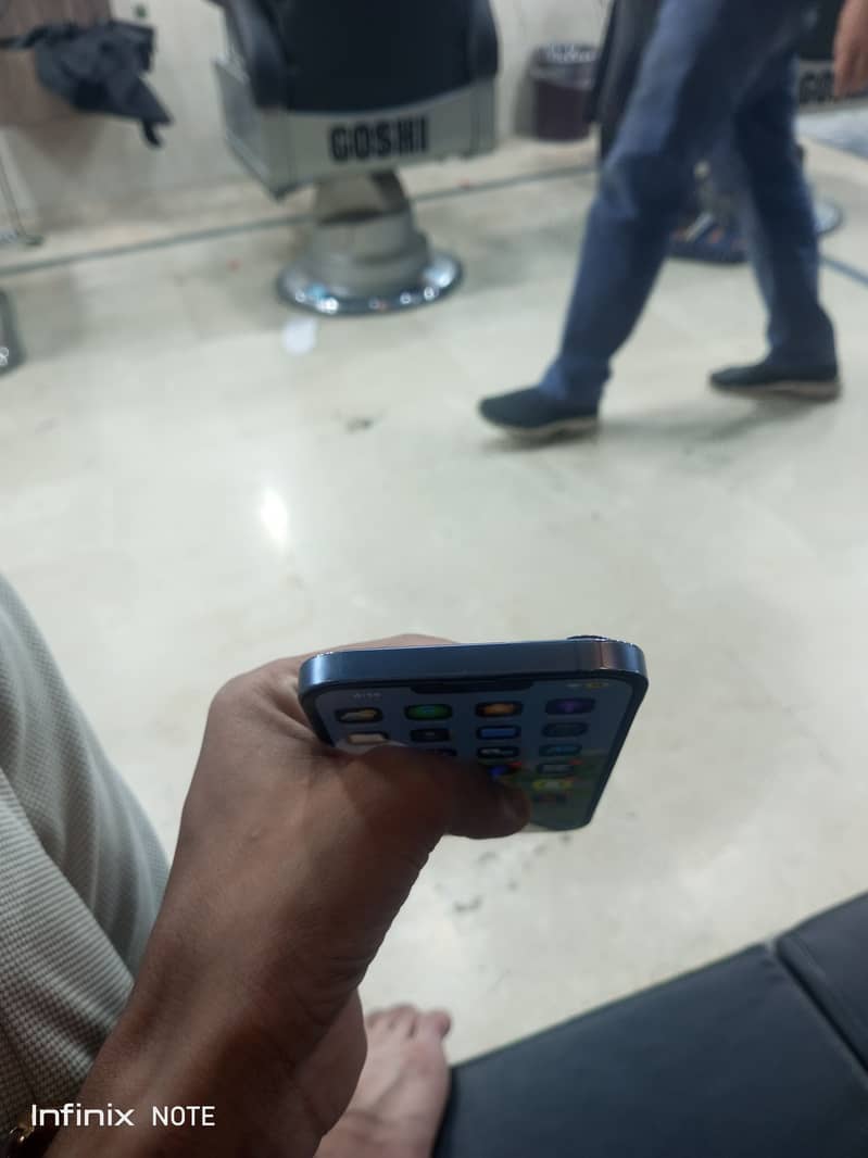 Apple iPhone 13 Pro Max 4