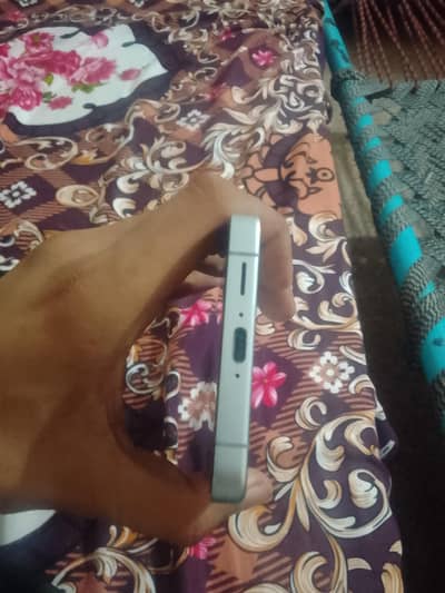 Samsung Mobile S24 fE