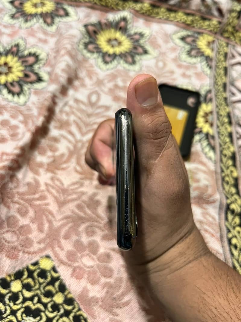 Apple iPhone X 3
