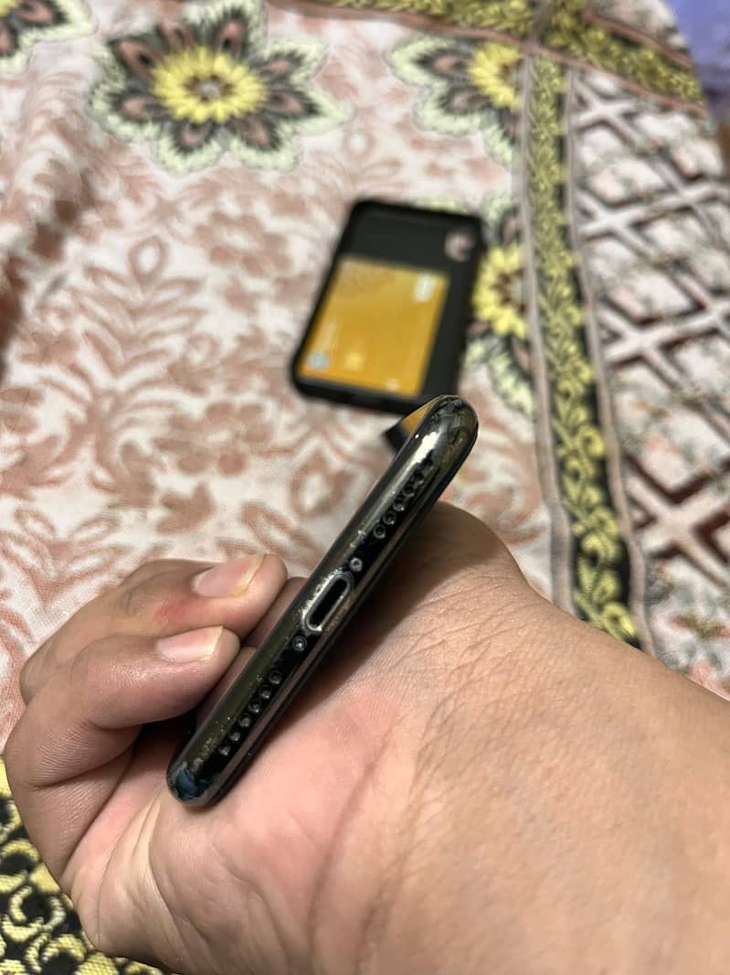 Apple iPhone X 5