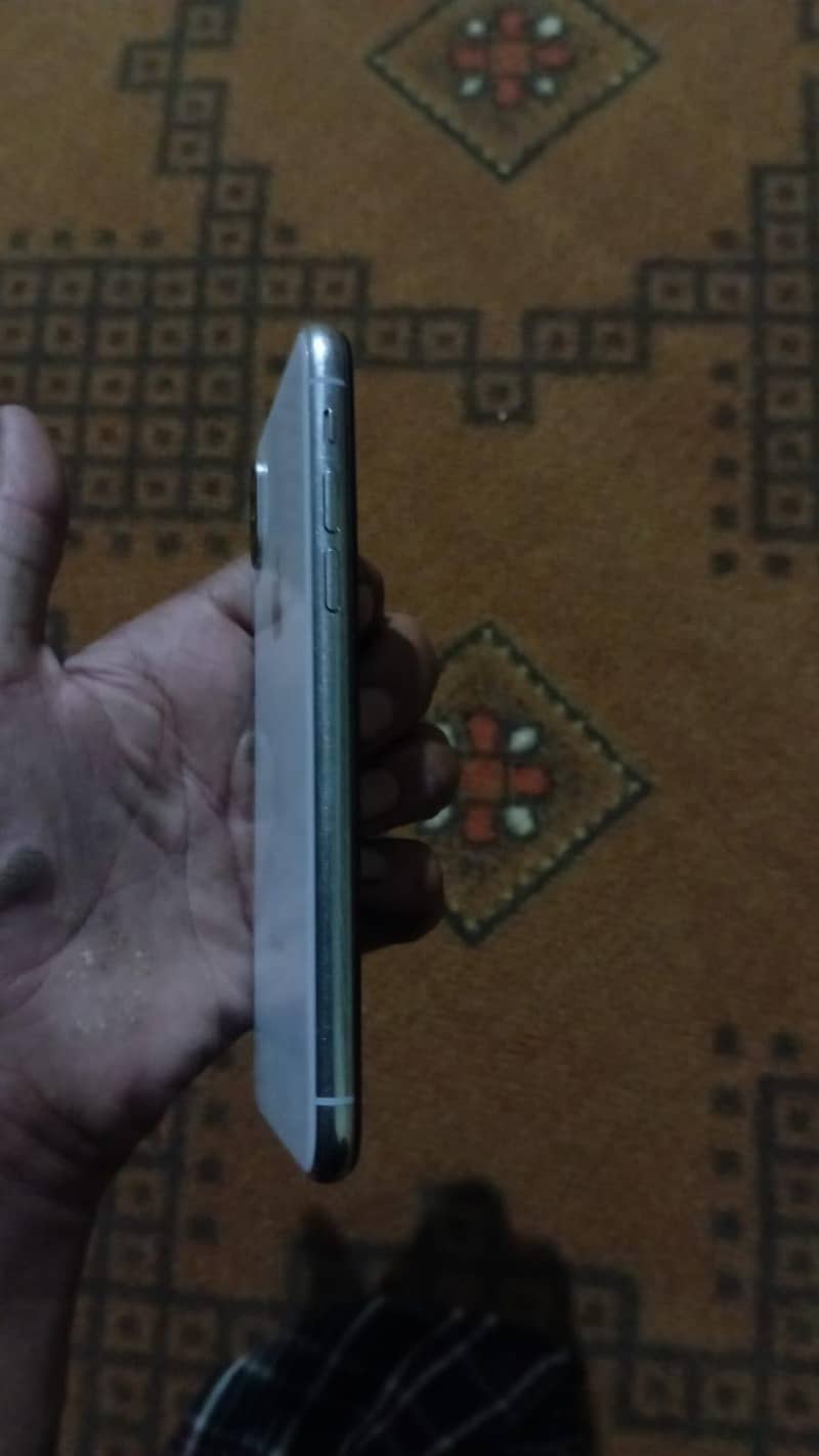Apple iPhone XS 1