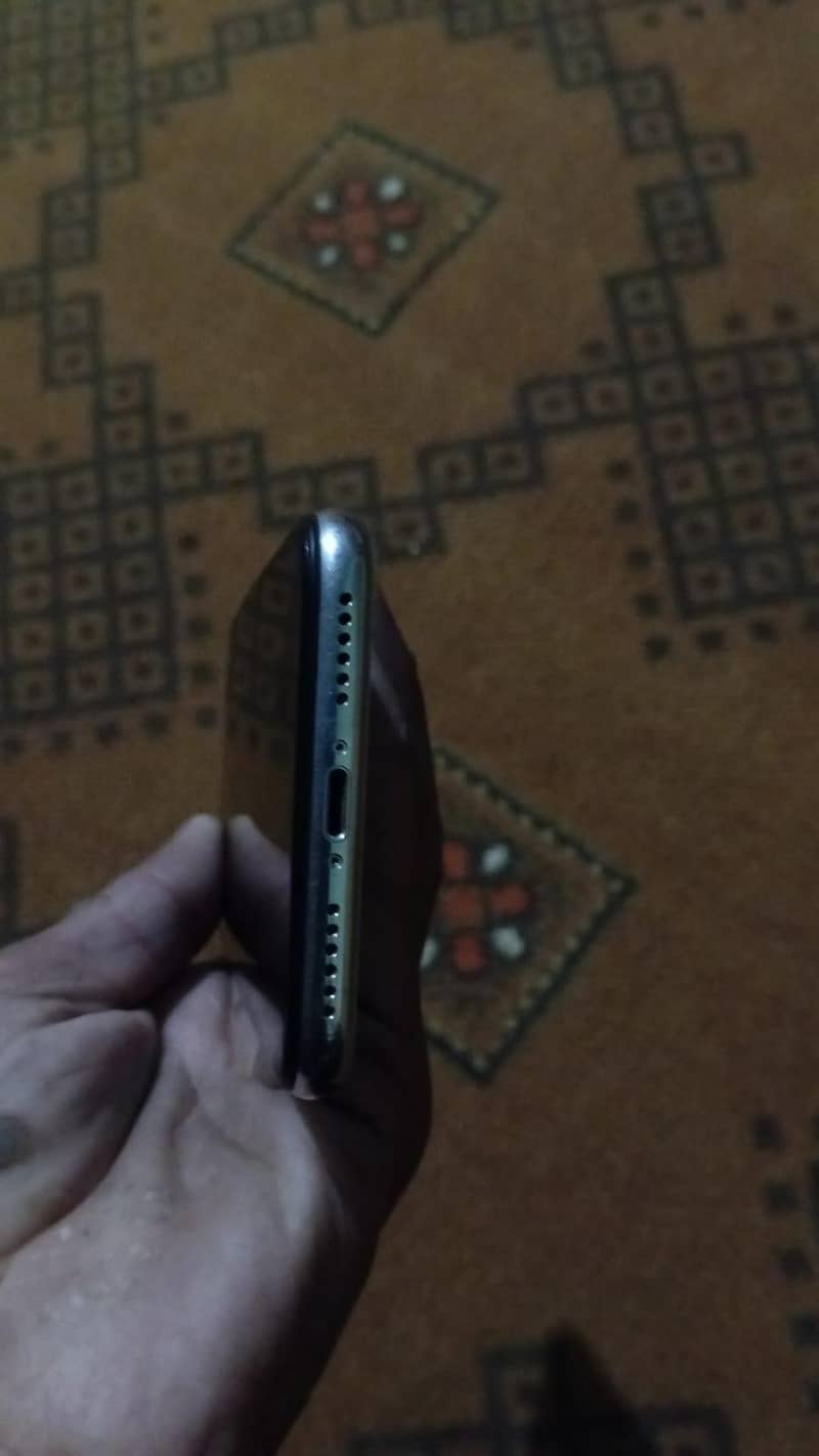Apple iPhone XS 4