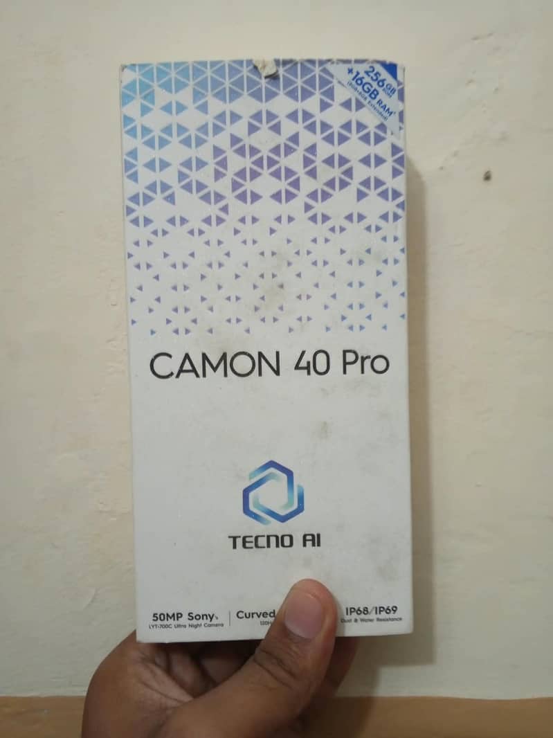 Tecno camon 40 pro 0
