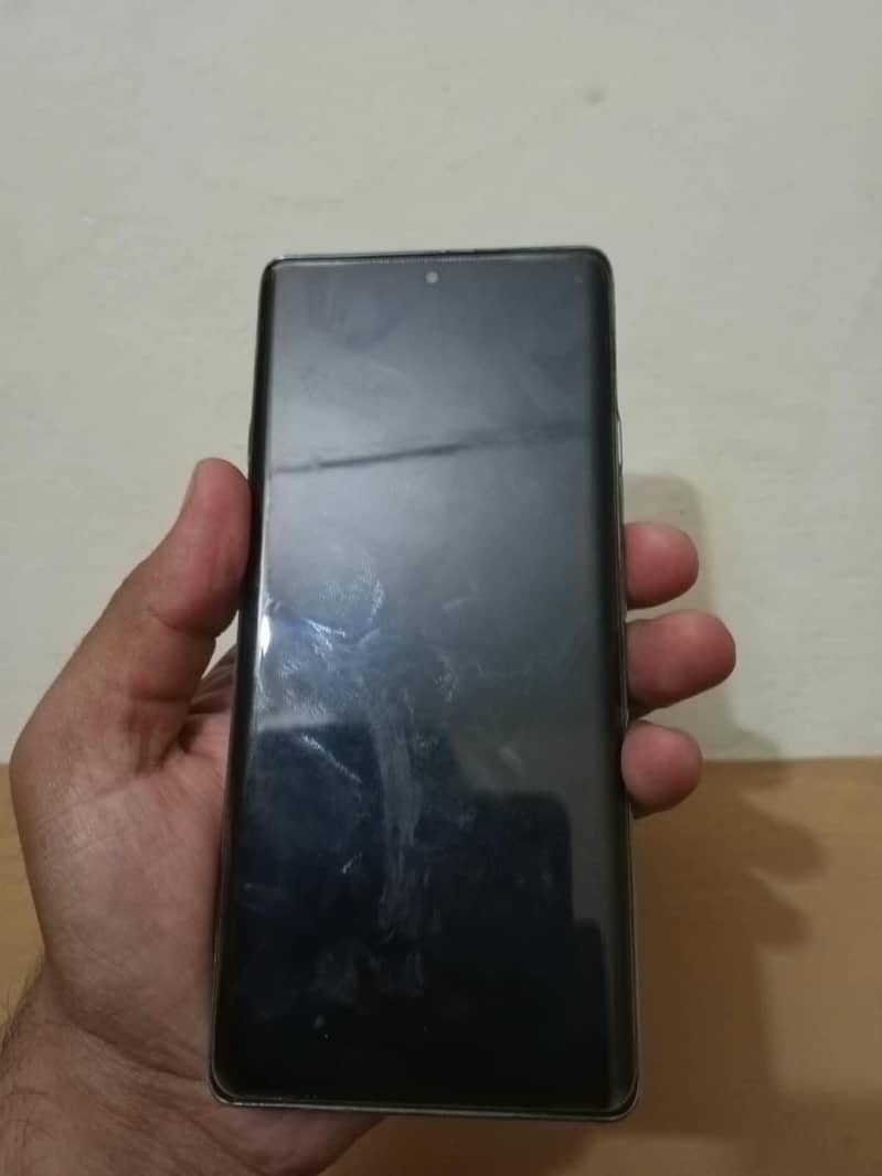 Tecno camon 40 pro 6