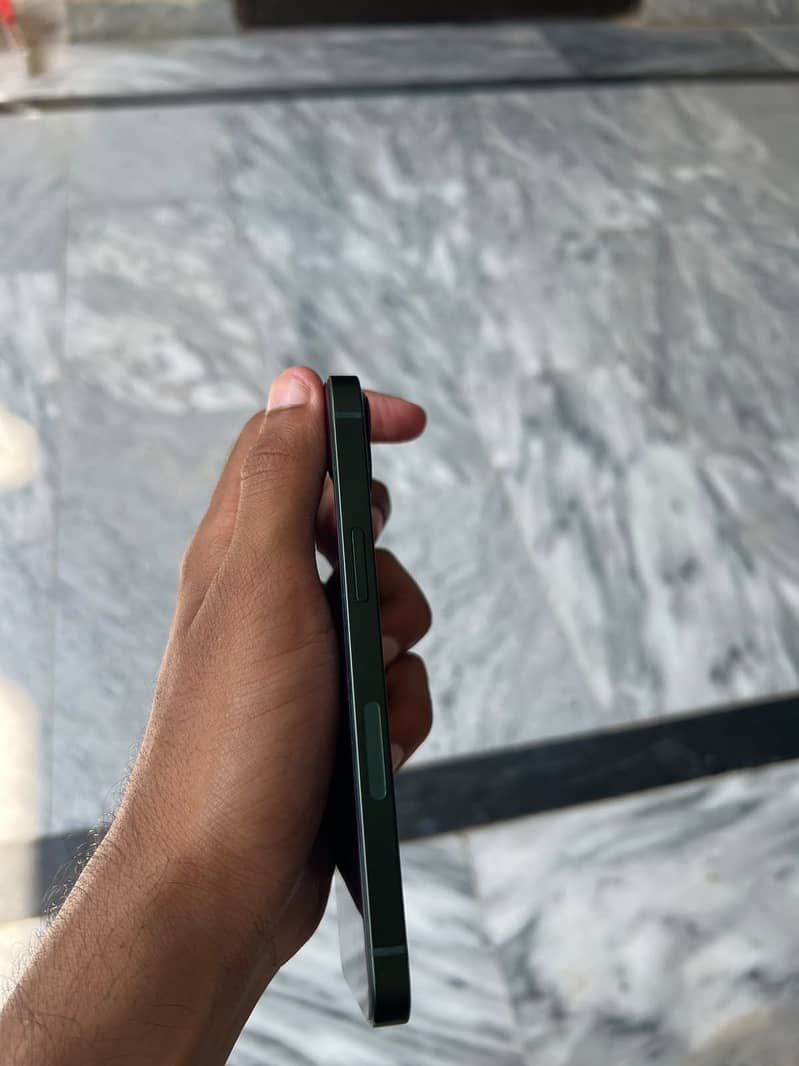 Apple iPhone 13 2