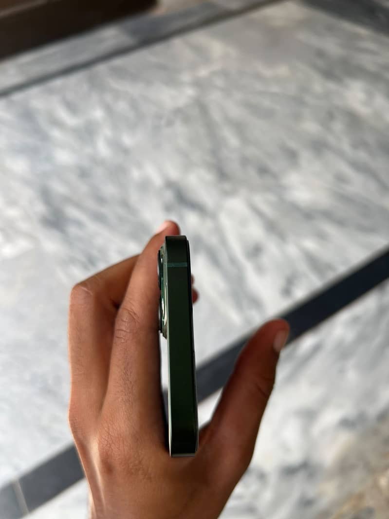 Apple iPhone 13 7