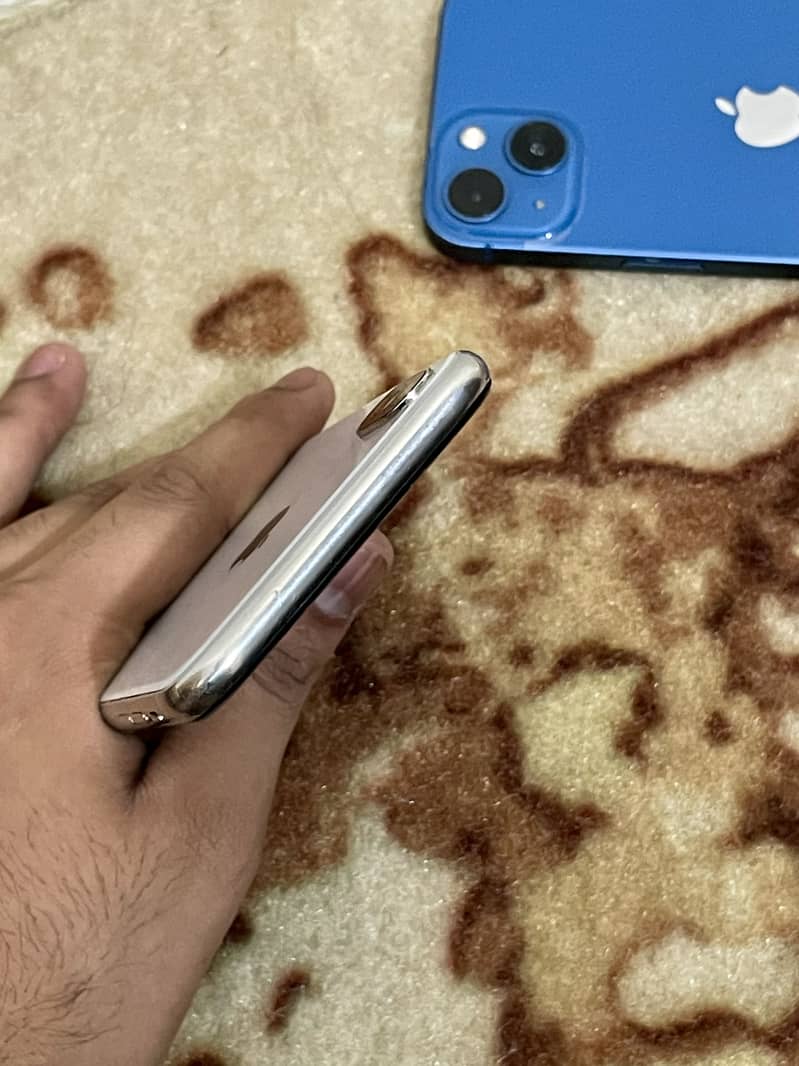 Apple iPhone X 3