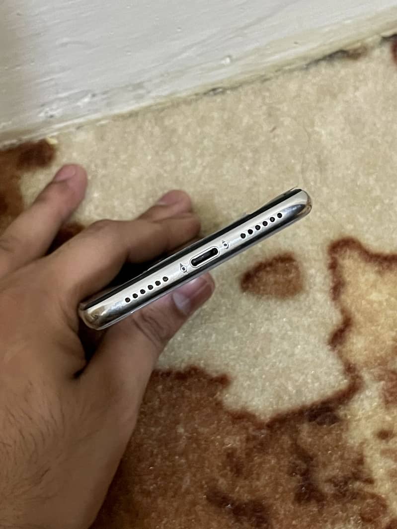 Apple iPhone X 5