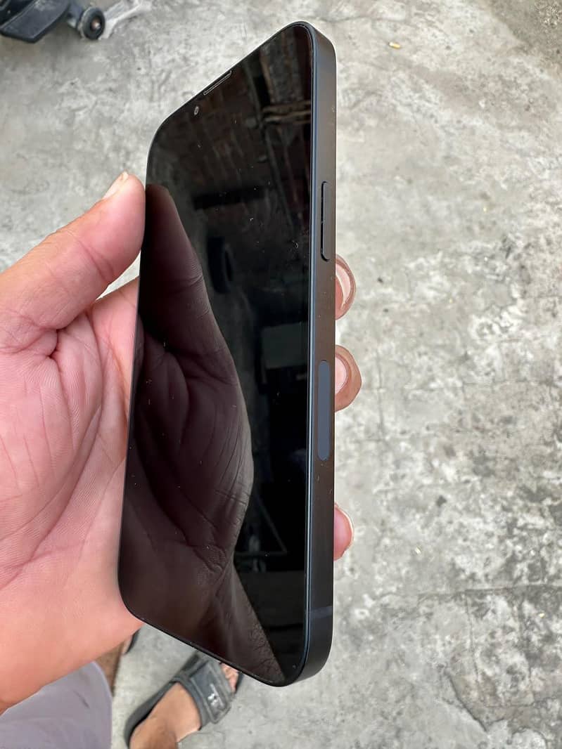 Apple iPhone 13 3