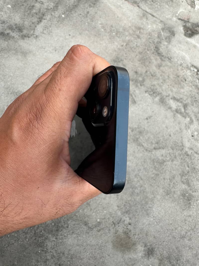 Apple iPhone 13 11