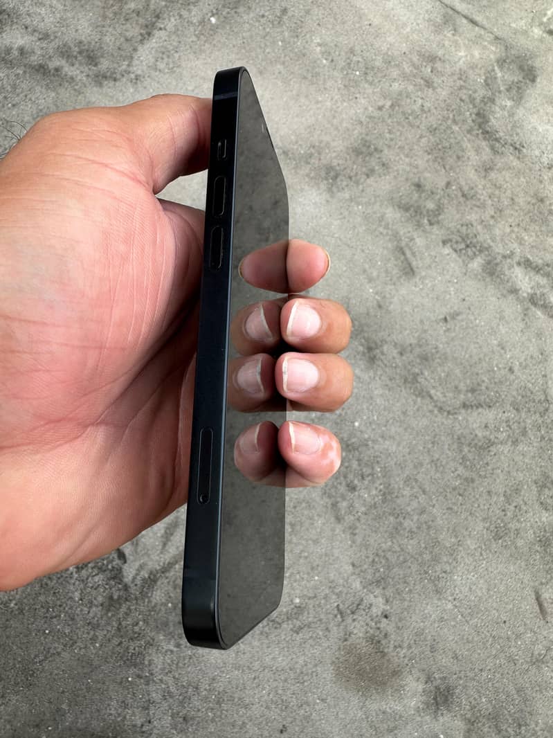 Apple iPhone 13 15