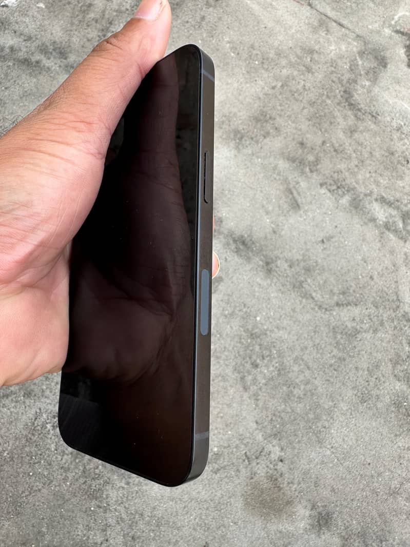Apple iPhone 13 16
